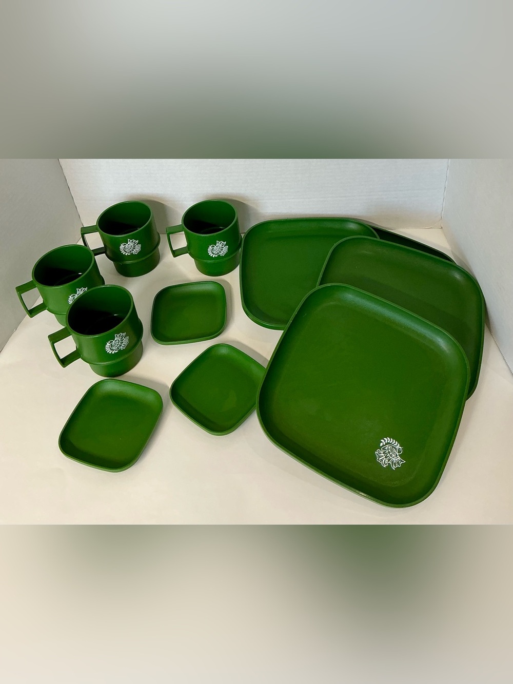 Tupperware Green festive party 11 pc set